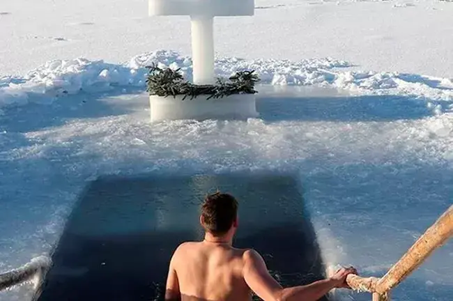 На Водохреща важливо перебувати у воді не більше 10 секунд