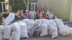 В Умані школярі збирали пластик для дронів