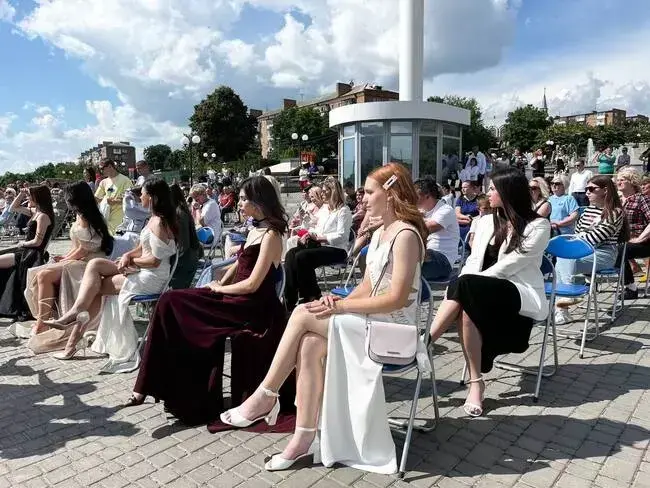 В Умані цього року випустилося 390 учнів 11 класів