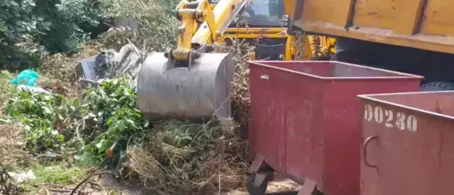 В Умані комунальники прибрали 15 тонн сміття зі стихійних сміттєзвалищ, які створюють мешканці міста. Про це повідомляє Уманська міська рада, пише Умань24. Вчора, 3 липня, комунальники прибрали гори сміття, які створили мешканці будинків вулиця Успенська 1/24 та 2/32, вулиця Бажана 33 та вулиця Енергетична 1. Понад 15 тонн сміття накопичили мешканці цих будинків на стихійних сміттєзвалищах.