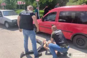 В Умані затримали чоловіка, який намагався продати вогнепальну зброю
