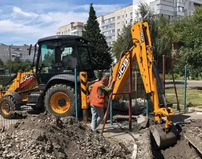 В Умані відновили водопостачання до багатоповерхівки, в яку у квітні влучила рашистська ракета
