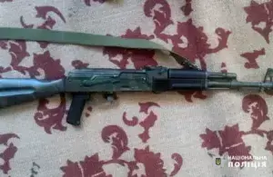 В Умані правоохоронці викрили чоловіка, який незаконно зберігав в себе вогнепальну зброю та купу набоїв