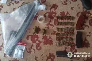 В Умані правоохоронці викрили чоловіка, який незаконно зберігав в себе вогнепальну зброю та купу набоїв