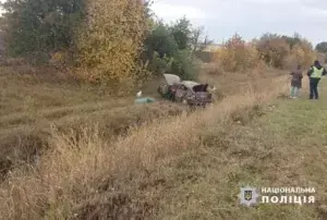Смертельна троща на Уманщині: автівка перекинулася та загинув водій