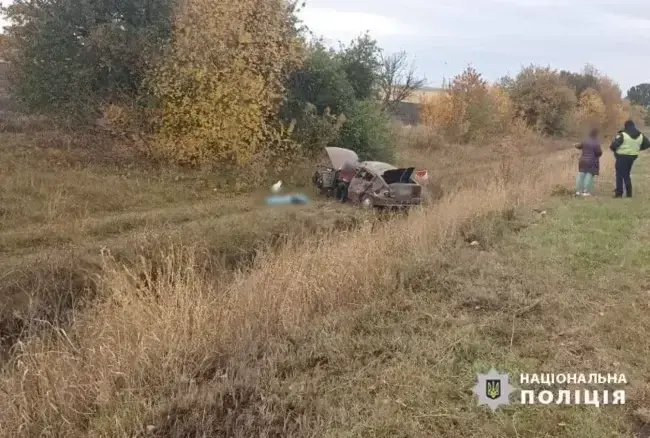 Смертельна троща на Уманщині: автівка перекинулася та загинув водій