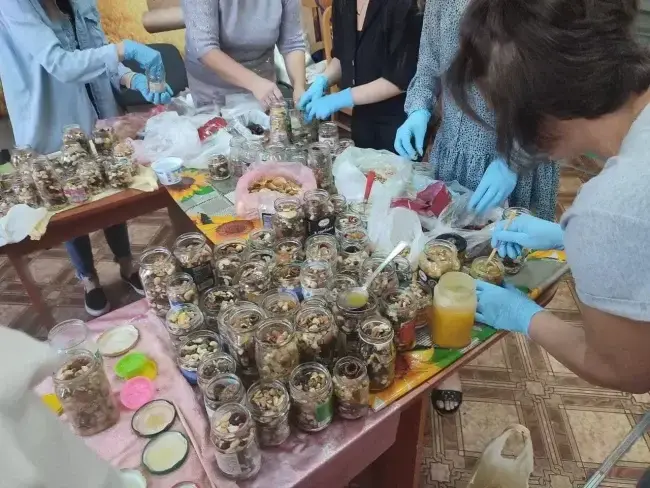 В Умані пройшла акція "Приготуй вітамінний набір захиснику" до Дня захисника України