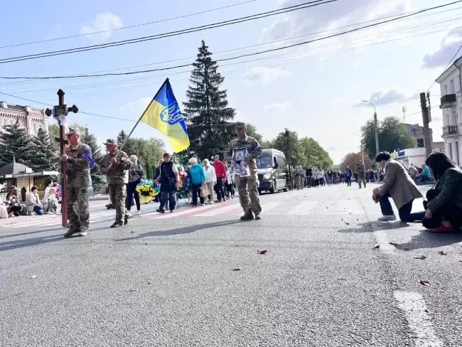 Повернувся додому на щиті: в Умані вшанували пам'ять загиблого Героя
