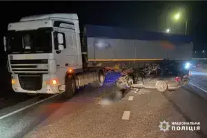 Смертельна ДТП на Уманщині: автівка розбита вщент, водій загинув