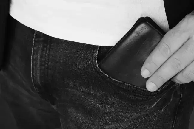 Де придбати чоловічі портмоне, жіночі гаманці та інші шкіряні аксесуари від Tony Perotti / Фото: проволока freepik.com