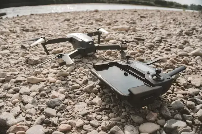 Що представляють собою дрони DJI і чому дрон DJI Mavic такий популярний? / Фото: wirestock freepik.com