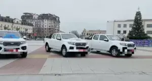 Уманська громада передала ЗСУ автівки та спорядження