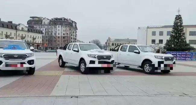 Уманська громада передала ЗСУ автівки та спорядження