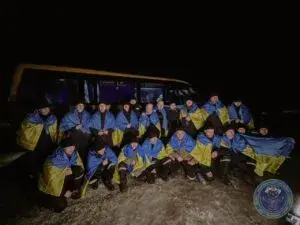 До України з полону повернулося 100 захисників