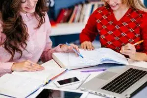 Що робить Словаччину такою привабливою для українських абітурієнтів? Давайте розглянемо це з перспективи вже студента