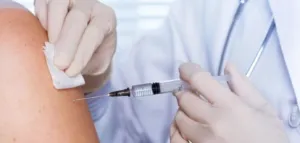 В Україні почнуть робити щеплення в аптеках