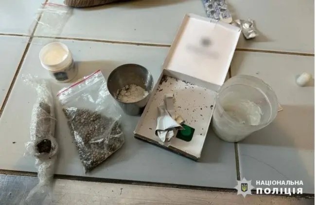 На Уманщині поліція вилучила понад кілограм конопель у мешканця села Вороне
