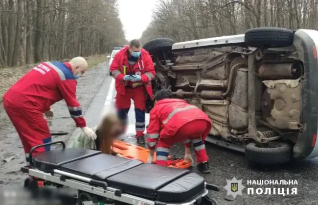 Правоохоронці з'ясовують обставини ДТП з 6 постраждалими