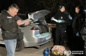 Поліціянти з Умані знайшли викрадену автівку з вбитим власником та затримали підозрюваного