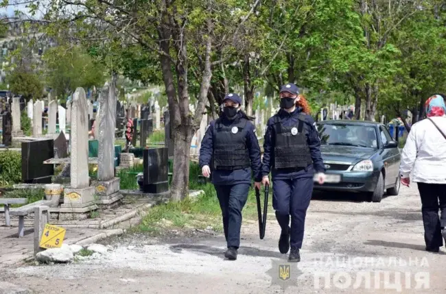 В Умані та області в поминальні дні на кладовищах чергуватиме поліція: можлива перевірка документів