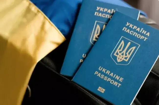 В Україні чоловікам з двома громадянствами заборонено виїзд з країни