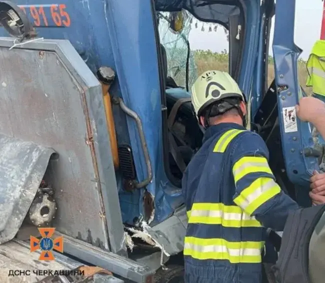 На Уманщині сталася ДТП за участю вантажівки