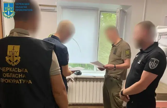 Посадовця з Уманщини, який влаштував стрілянину, суд посадив під домашній арешт