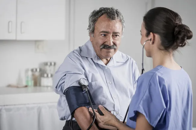 Алкогольная зависимость − невидимая угроза, которая не выбирает жертв