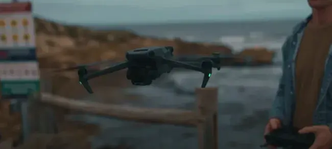 DJI Mavic 3 Pro: вершина аерозйомки для професіоналів