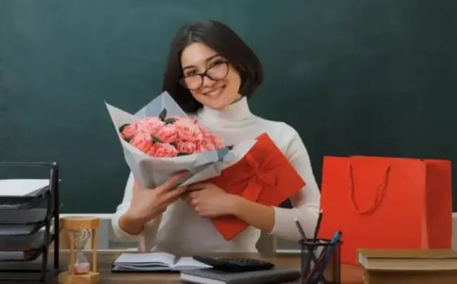 Привітання до Дня вчителя: листівки та вітання