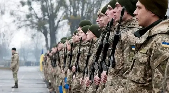 Чоловіків до 25 років звільнили від мобілізації, але не всіх