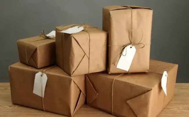 В Україні змінилися правила відправлення їжі та продуктів поштою: що тепер заборонено класти у посилки