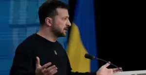 На третьому році війни: Зеленський пропонує продовжити мобілізацію та воєнний стан до лютого 2025 року