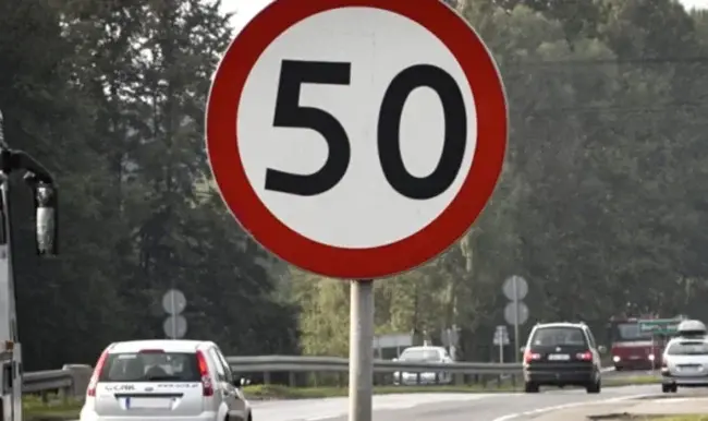 З 1 листопада в Україні починає діяти обмеження швидкості на рівні 50 км/г