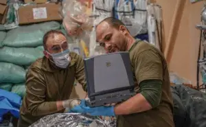Зеленський заборонив відправляти медиків у піхоту та доручив змінити правила бронювання медпрацівників