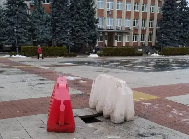 На центральній площі Умані знову утворилося провалля