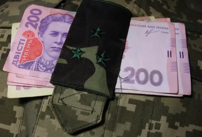 Якими будуть зарплати та доплати військовослужбовців у 2025 році