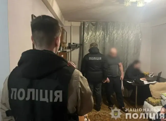 Масштабне розкриття схем незаконного виїзду за кордон: понад 60 підозр від поліції