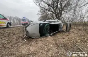 На Уманщині сталася ДТП: автівка опинилася у кюветі