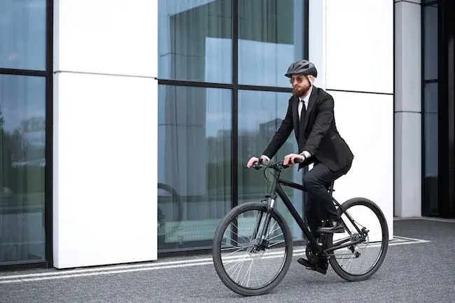 Как взрослому новичку выбрать надёжный велосипед — советы от VELOTRADE