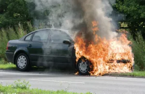 На Уманщині внаслідок ДТП загорівся автомобіль, одна людина загинула