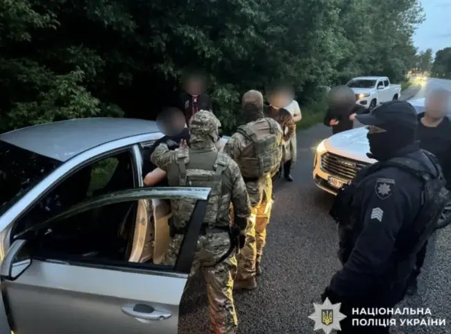 На Черкащині затримали чоловіка, який організовував нелегальний виїзд за кордон за 7 тисяч доларів
