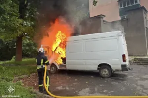 В Умані спалахнув мікроавтобус: обійшлося без постраждалих