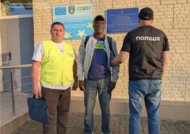 Злочинця з Конго, який відсидів строк в Уманській колонії, депортують з України