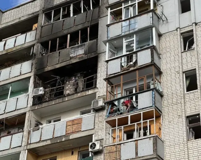 У Смілі внаслідок обстрілу пошкоджено житлові будинки та коледж: постраждали шестеро людей, серед них дитина