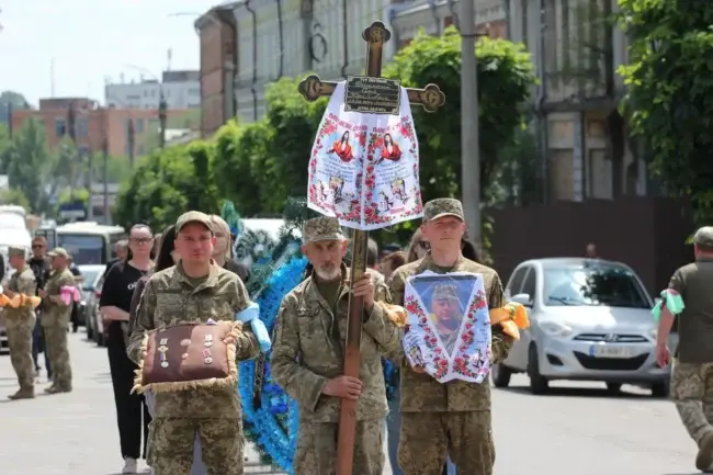 В Умані попрощалися з загиблим Героєм Олегом Дишкантом