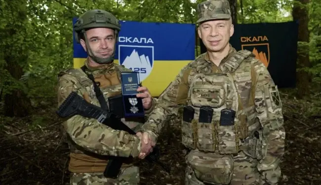 Капітан із Черкас відзначений почесною відзнакою "Срібний хрест" від головнокомандувача ЗСУ