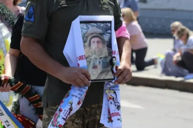 Умань попрощалася з полеглим захисником В’ячеславом Кузьмаком