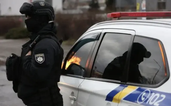 В Умані на АЗС чоловіки погрожували підірвати гранату (ВІДЕО)