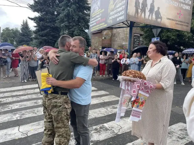 Понад два роки у полоні: у Тальнівській громаді зустріли захисника Михайла Журавля